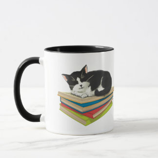 Taza Gato durmiendo en el barro de los libros