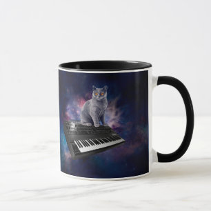 Taza Gato en el sintetizador en el espacio