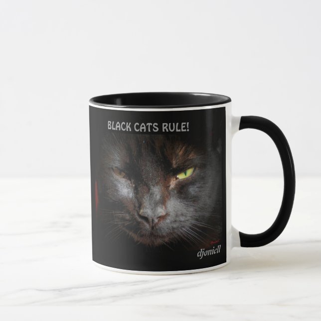 Taza Gatos negros gobiernan meme (Derecha)