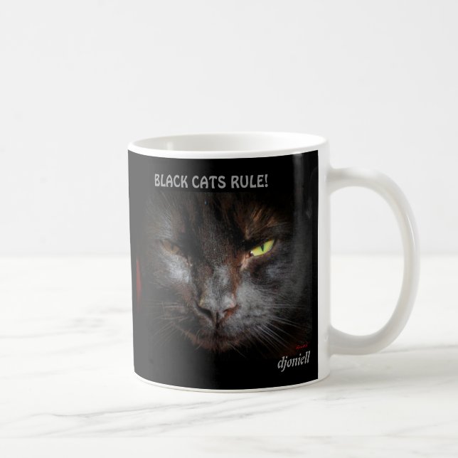 Taza Gatos negros gobiernan meme (Derecha)