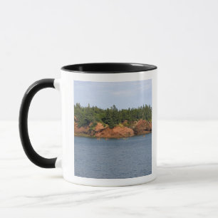 Taza Gente en kayak en el mar en la Bahía de Fundy en S