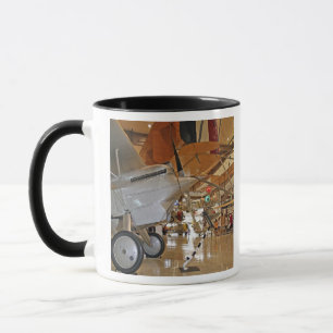 Taza Gente visitando el Museo Nacional de Aviación Nava