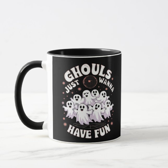 Taza Ghouls solo quiere tener un diseño básico divertid (Izquierda)