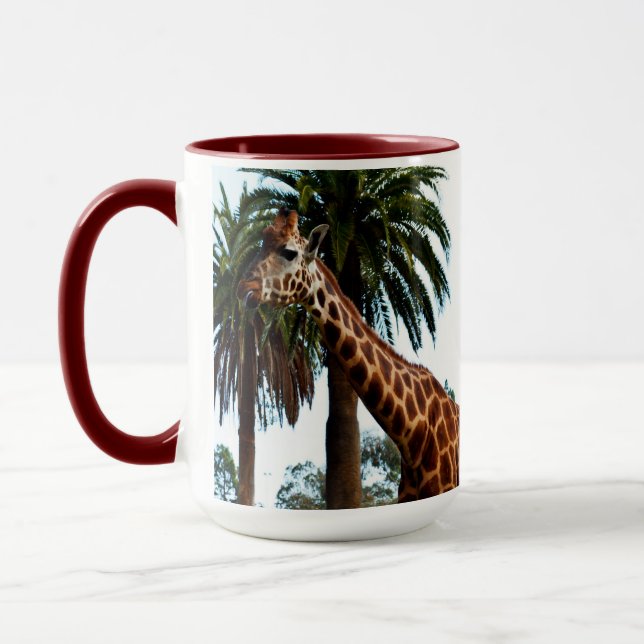 Taza Giraffe Graciosa Dando Una Frambuesa, (Izquierda)