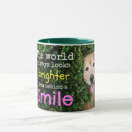 Taza Golden retriever detrás de una sonrisa
