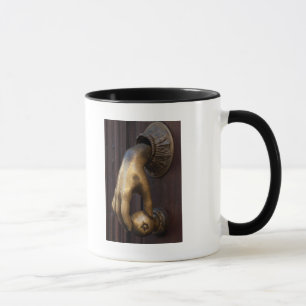 Taza Golpeador de puerta de mano primer plano, México
