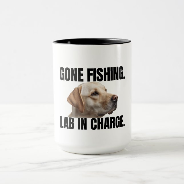 Taza Gone Fishing. Lab in Charge. Mug (Centro)