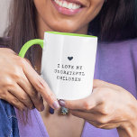 Taza Graciosa Moda de Día de la Madre infantil moderna<br><div class="desc">Moda, tazón de café elegante y personalizado diciendo "Amo a mis desagradecidos hijos" en la moderna y moderna tipografía de máquina de escribir junto a un corazón dibujado a mano en una taza de café de dos tonos. Perfecto regalo para la hermosa y feroz madre en tu vida por el...</div>