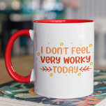 Taza Gracioso No se Sienta Muy Laborable Coworker Cot D<br><div class="desc">Funny Don't Feel Muy Worky Office Coworker Cote Tea Coffee Mug presenta el texto "Hoy no me siento muy práctico" en la moderna tipografía escrita a mano. Perfecto regalo para cumpleaños, Navidades, Día de la Madre, Día del Padre, personal de oficina y colegas de trabajo. Diseñado por ©Evco Studio www.zazzle.com/store/evcostudio...</div>
