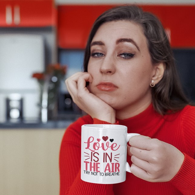Taza Graciosos regalos Día de San Valentín para los ami (Funny Anti-Valentine's day coffee mug gift for friends. Cute, sarcastic pink, red modern typography.)