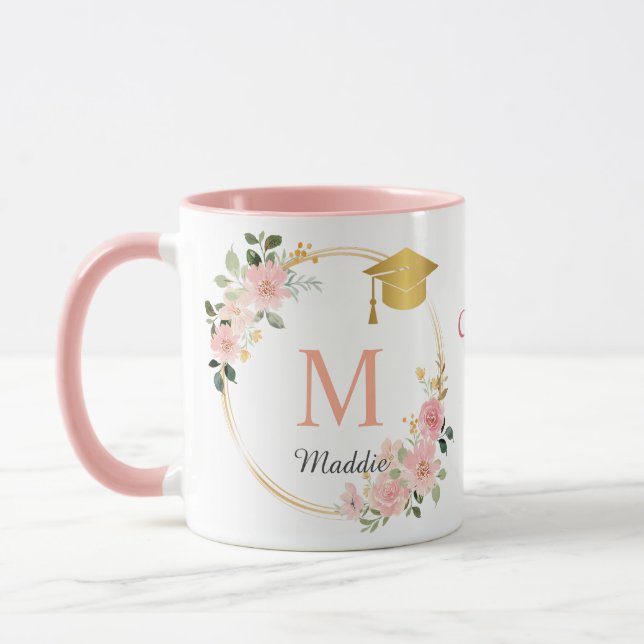 Taza Graduación de Chicas rosados monograma (Izquierda)