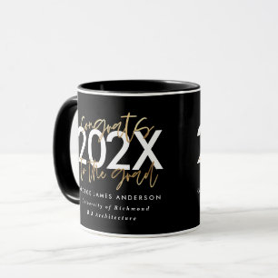 Taza Graduación elegante de escritura moderna en negro 