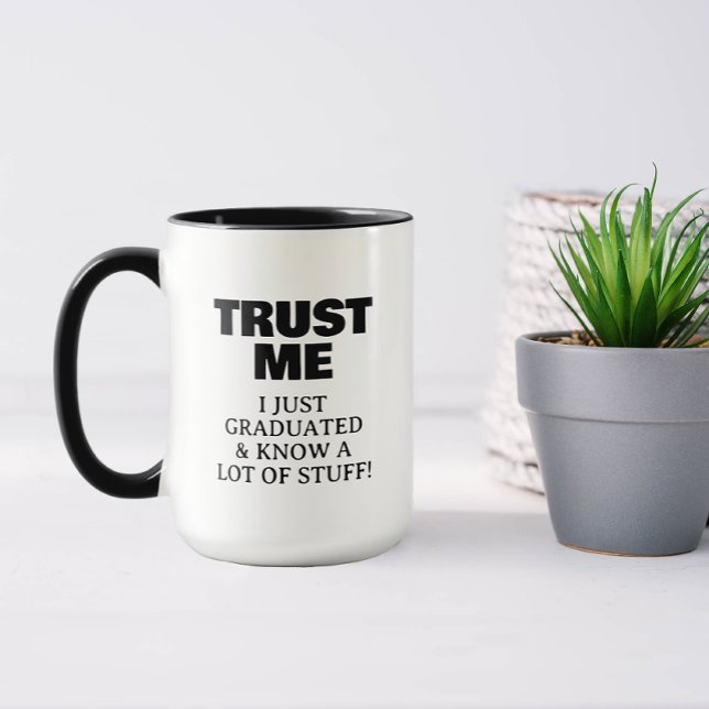 Taza Graduado nuevo y gracioso (Subido por el creador)