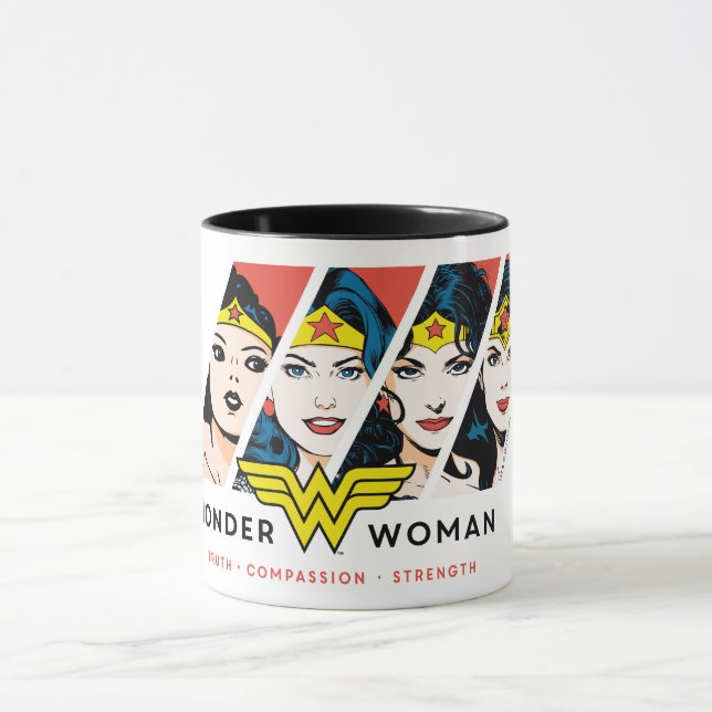 Taza Gráfico de la evolución cómica de la mujer maravil (Centro)