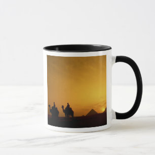 Taza Grandes Pirámides de Giza, Egipto al atardecer
