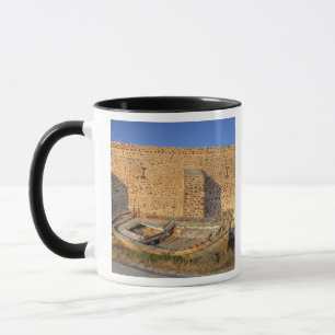 Taza Grecia, Santorini, Oia. Antiguo barco pesquero en