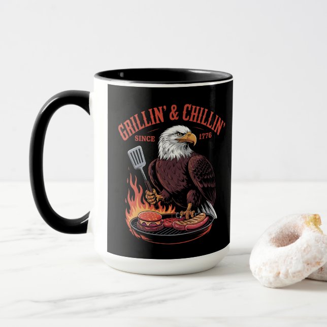 Taza Grillín' y chilín' desde 1776 - Águila Patriótica (Con donut)