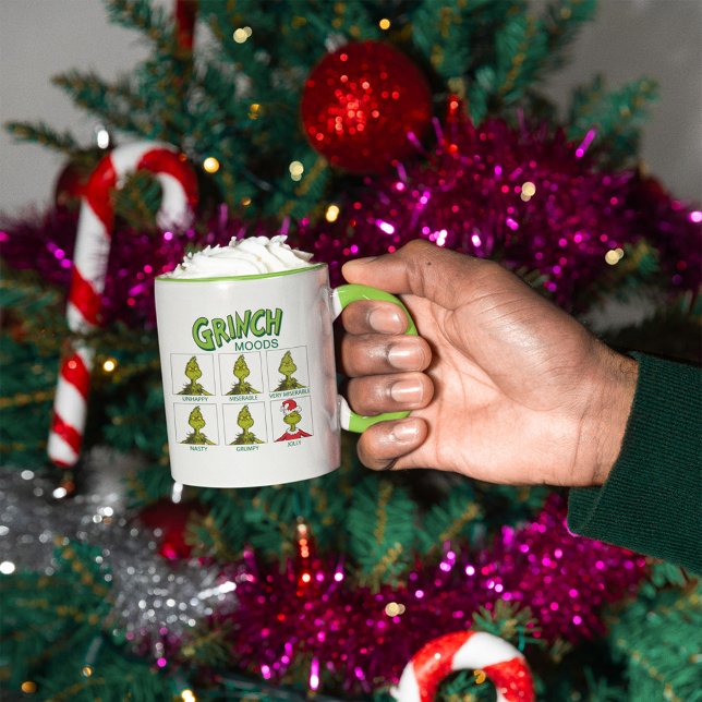 Taza Grinch | Edición de Navidades de gráficos de estad (Person holding mug)