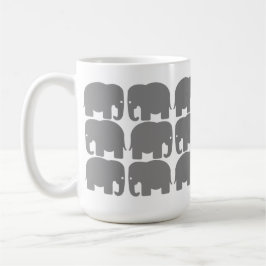 Taza gris de la silueta de los elefantes