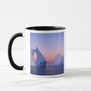 Taza Groenlandia, iceberg al atardecer.