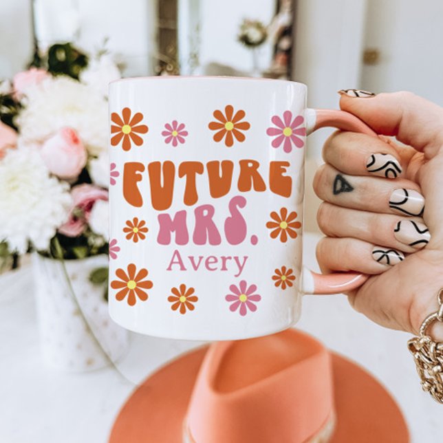 Taza Groovy Retro Daisy Future Sra. Engagement Gift (Subido por el creador)