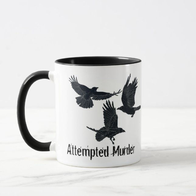 Taza Grupo de cuervos que matan a aves silueta negra (Izquierda)