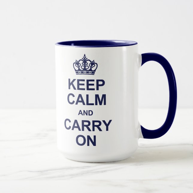 Taza Guarde la calma y continúe - los azules marinos (Derecha)