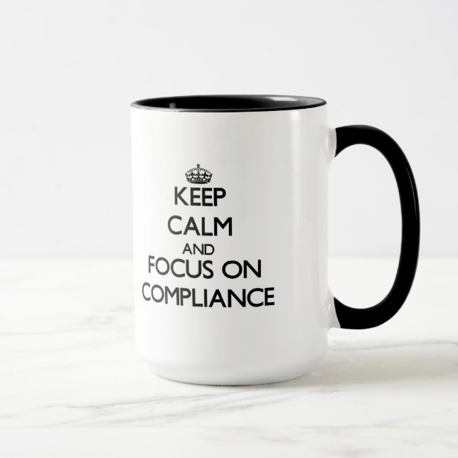 Taza Guarde la calma y el foco en conformidad (Derecha)