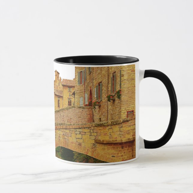 Taza Gubbio Umbria Arquitectura de la Casa de Italia (Derecha)