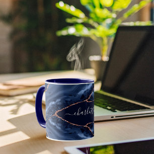 Taza Guión de nombre dorado del rosa de mármol azul