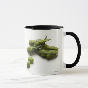 Taza habas verdes múltiples del edamame con la vaina d