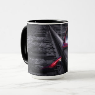 Taza Haciendo sus propias pistas el ferrocarril rojo de