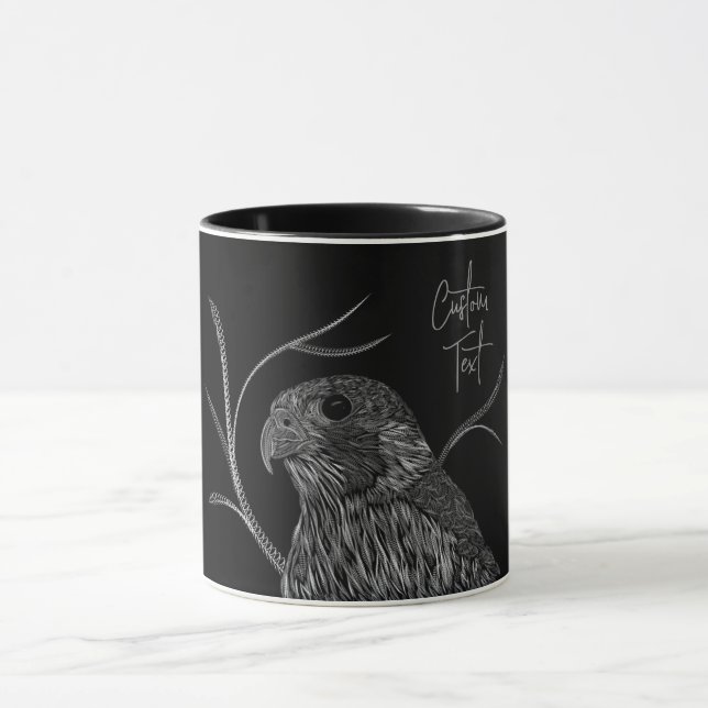 Taza Halcón peregrino en ramas de árbol con escritura a (Centro)