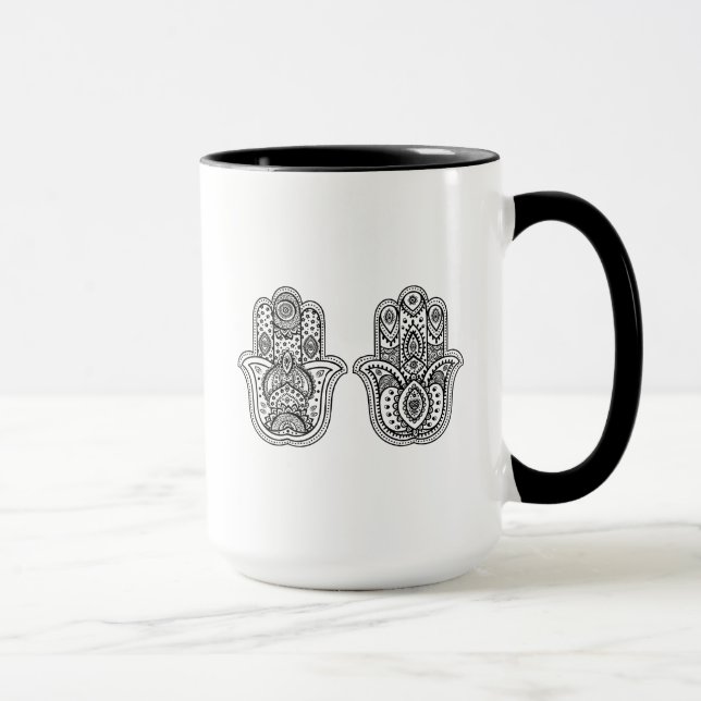Taza Hamsa dibujado mano con los ornamentos (Derecha)