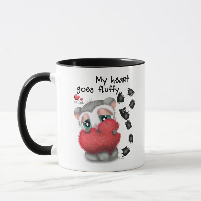 Taza Hand-Drawn Lemur Holding Big Red Heart (Izquierda)