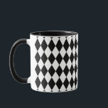 Taza Harlequin blanco y negro<br><div class="desc">El estilo tradicional clásico del modelo elegante de los diamantes del Harlequin en blanco y negro contemporáneo</div>