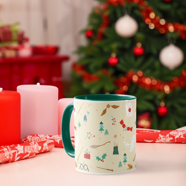 Taza Harry Potter | Patrón de iconos de vacaciones (Mug on table)