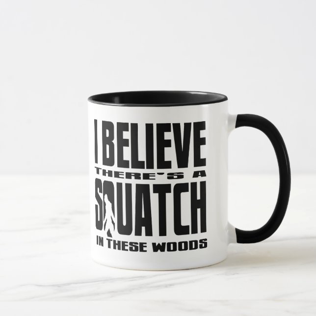 Taza ¡Hay SQUATCH en estas maderas! (Derecha)
