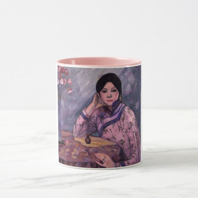 Taza Hermosa dama japonesa con una botella de perfume (Centro)