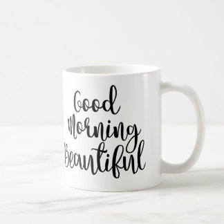 Taza hermosa de la buena mañana