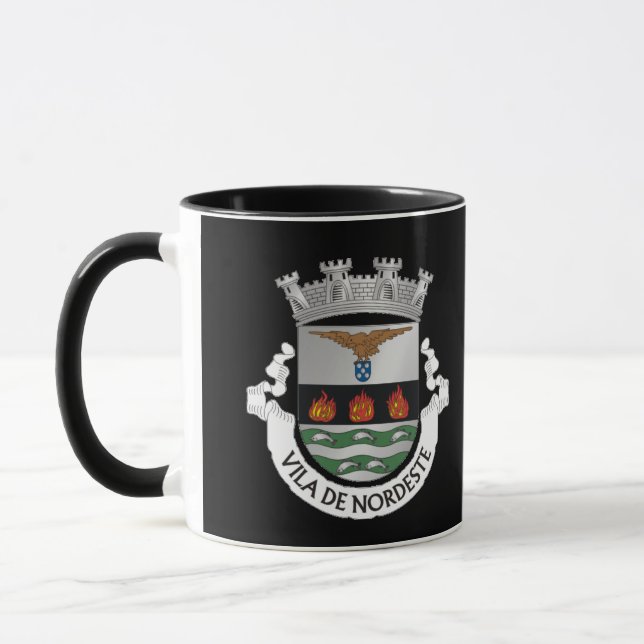 Taza hermosa del escudo de armas de Nordeste (Izquierda)