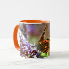 Taza Hermosa Mariposa polinizando flores