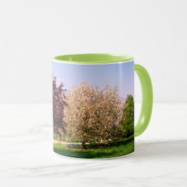 Taza Hermoso paisaje y árboles