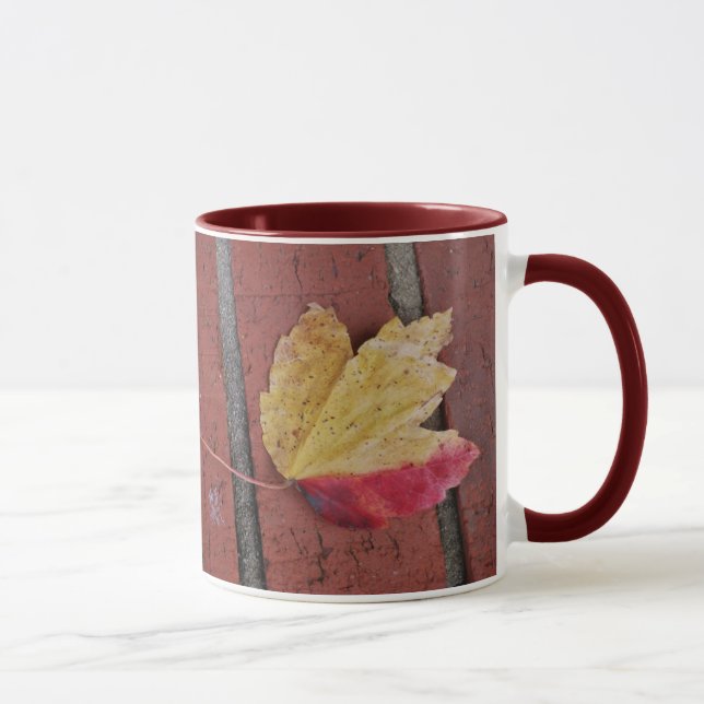 Taza Hoja de otoño en el paño de ladrillo (Derecha)