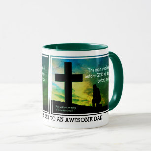 Taza HOMBRE cristiano que se arrodilla antes del Día de