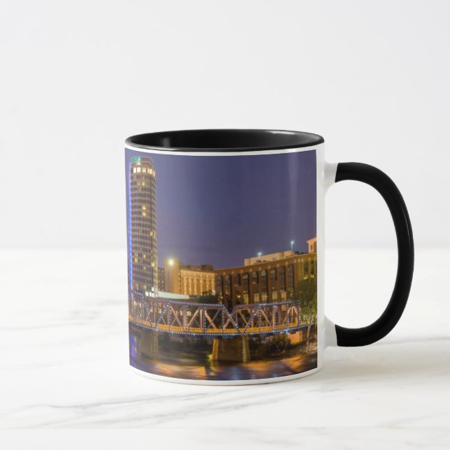 Taza Horizonte al anochecer, en el río Grand (Derecha)
