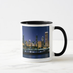 Taza Horizonte de Chicago céntrica en la noche