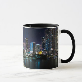 Taza Horizonte de la ciudad de Miami con el puente en