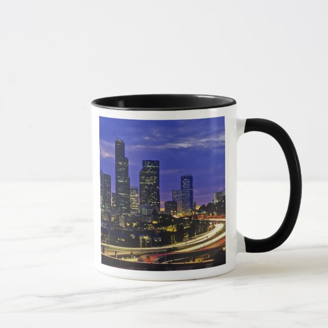 Taza horizonte de Seattle, Washington de noche (Derecha)