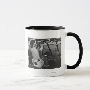 Taza Howard Hughes en el avión de madera del ganso
